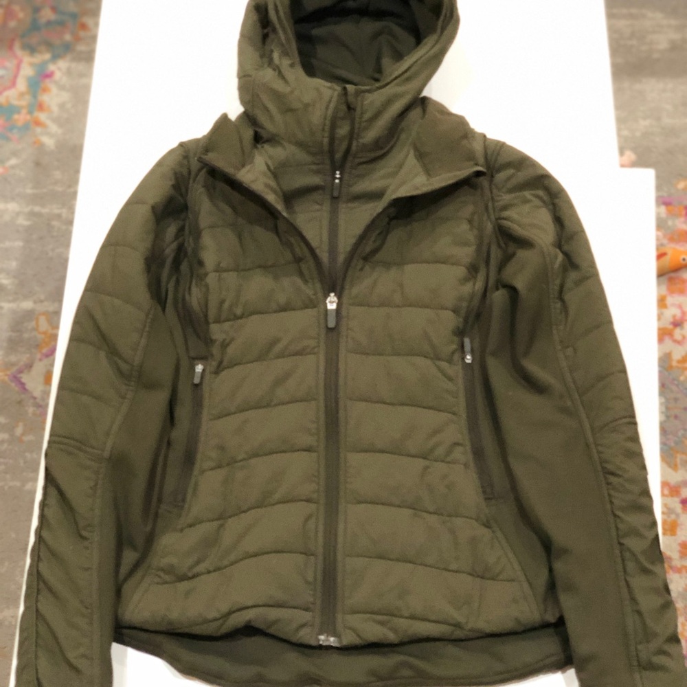 Lululemon Another Mile Jacket with Hooded - in Green, Size 4